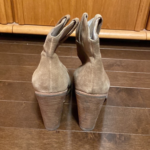 Kenneth Cole Woman’s SPARTA Cognac Brown Suede Heeled Ankle Boot Booties - Picture 7 of 10